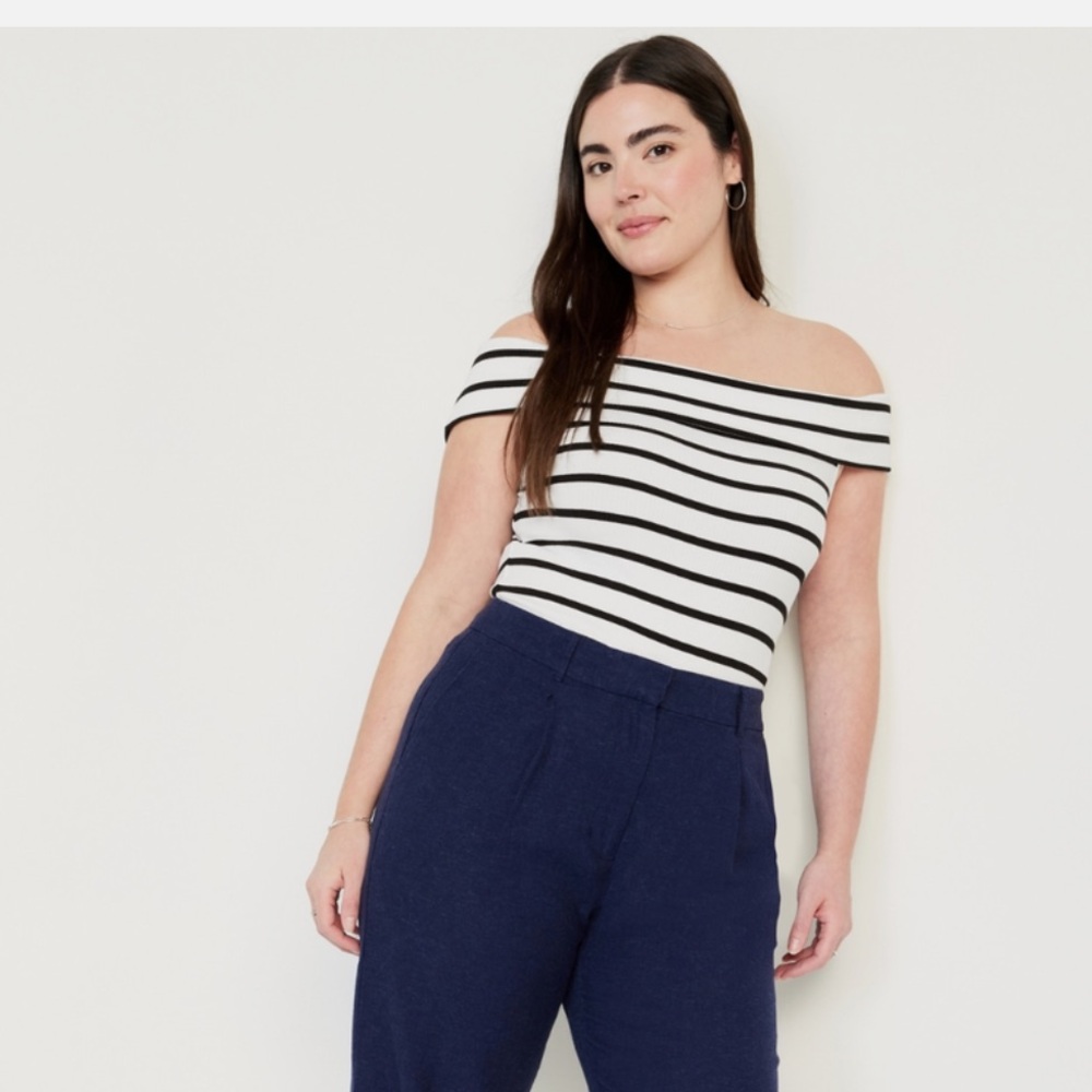 Off-Shoulder Top Never Worn • Black & White Stripes
